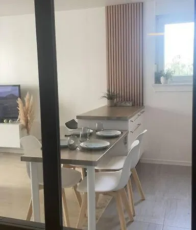 Apartment 15min En Tram Du Marche De Noel Strg -balcon-wi-fi-tv *